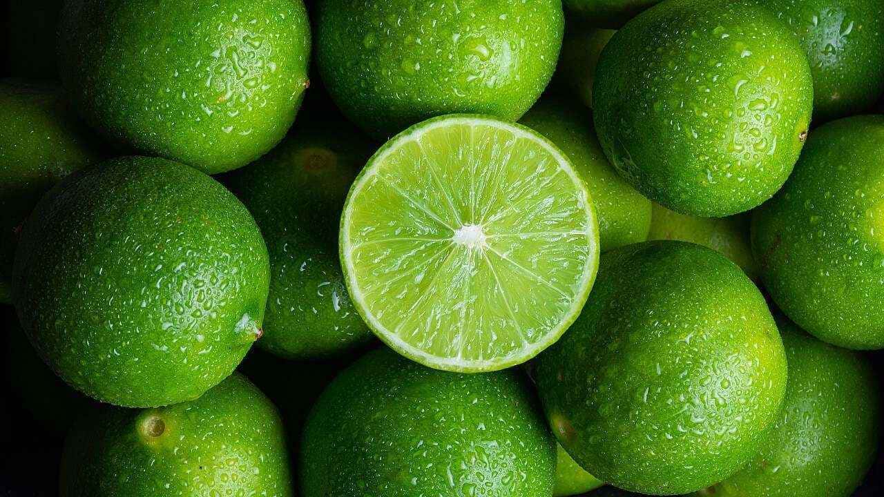 Um limão, 4 palitos e 5 dias é o que você precisa; veja o que acontece
