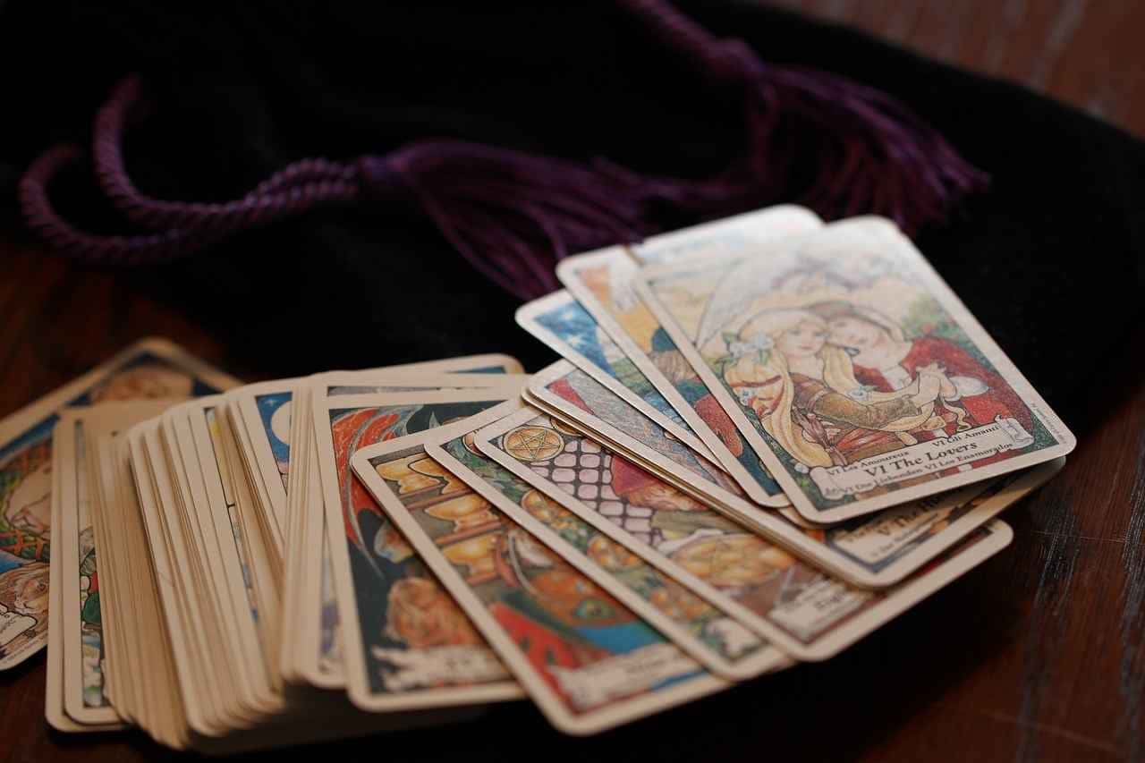 O atual período astrologicamente favorece cinco signos do zodíaco, prometendo a realização de seus objetivos. A influência das estrelas desencadeia eventos significativos para Áries, Gêmeos, Escorpião, Sagitário e Capricórnio. Nesta matéria, abordaremos as previsões para cada signo, destacando as áreas de oportunidade e os caminhos que se abrem.