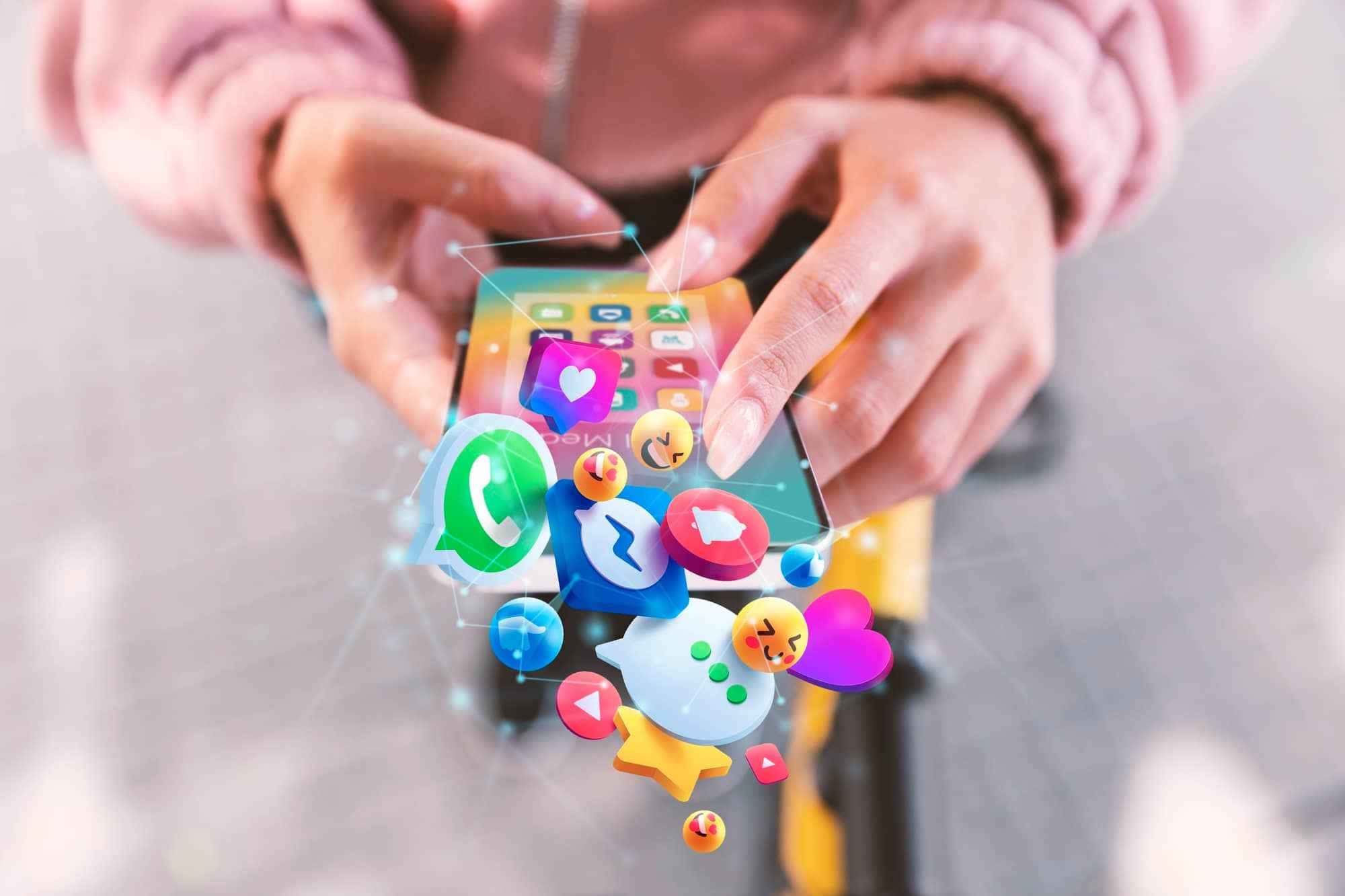 As redes sociais desempenham um papel crucial no cenário empresarial, sendo fundamentais para o sucesso de muitos negócios.