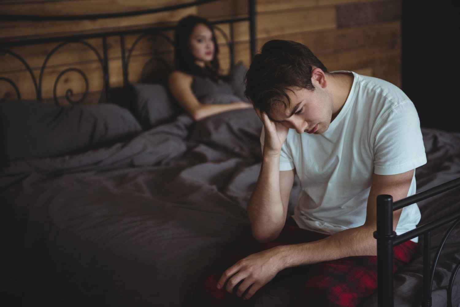 Em relacionamentos amorosos, a busca por um parceiro muitas vezes se depara com sinais preocupantes de obsessão.