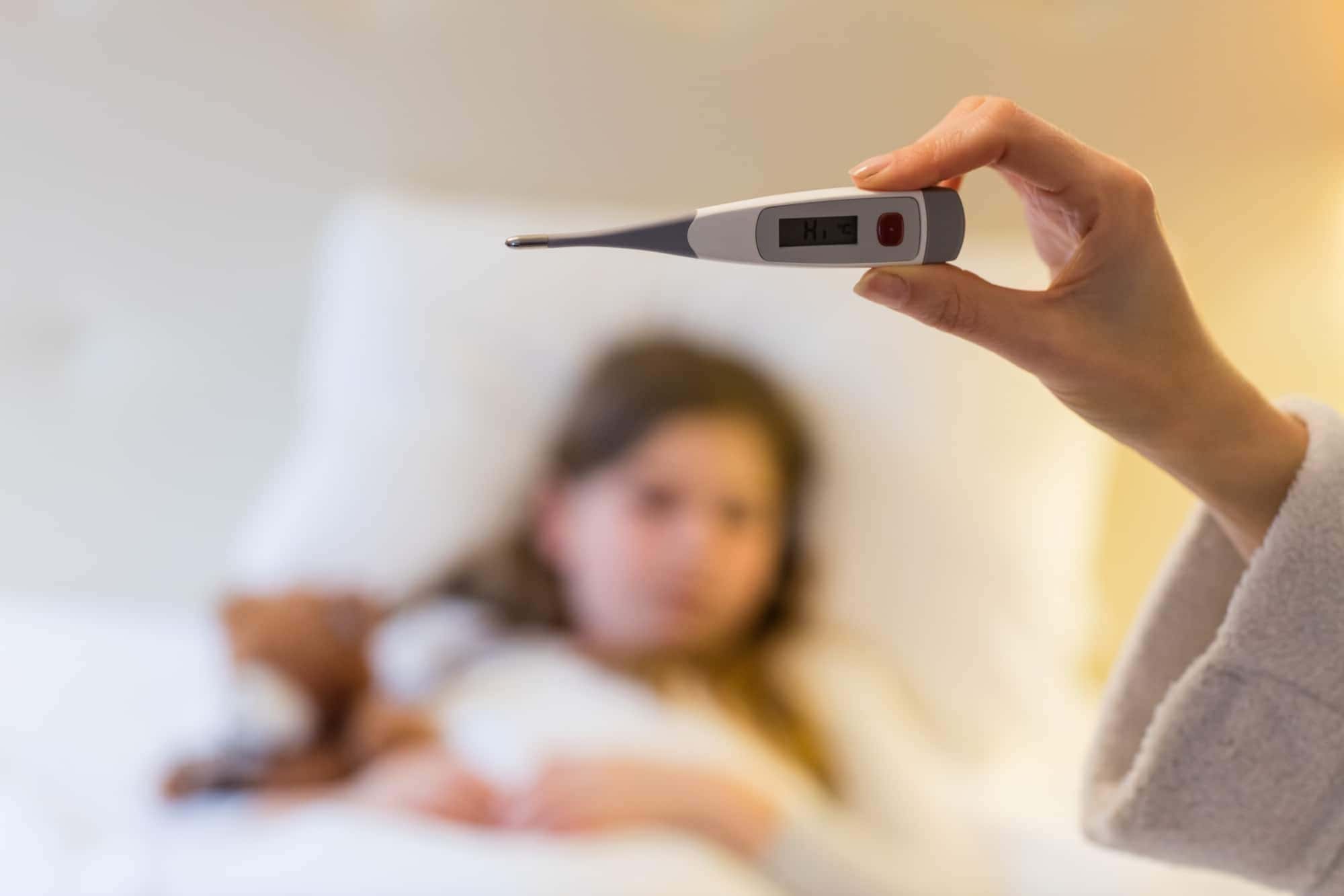 A febre em crianças é uma preocupação comum entre os pais, representando uma parcela significativa das visitas pediátricas aos hospitais.