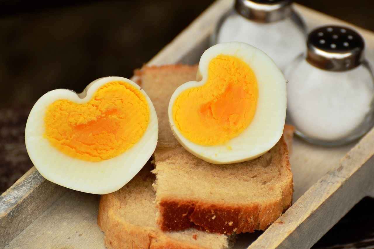 Desvende os segredos para ovos cozidos! Truques práticos e versáteis para perfeição da culinária em cada preparo. 