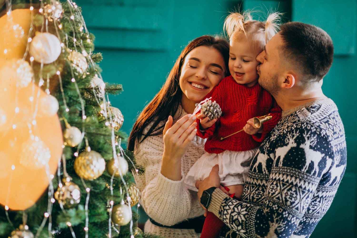 No agitado mês de dezembro, repleto de preparativos para a celebração do Natal, envolver as crianças nas atividades torna-se não apenas uma estratégia prática, mas uma oportunidade de fortalecer os laços familiares e criar memórias duradouras.