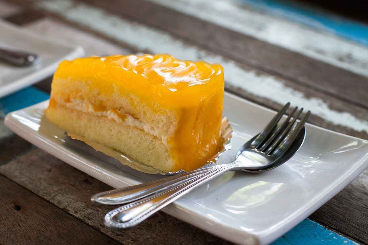 Descubra o segredo da sobremesa perfeita com o bolo cremoso de manga: uma explosão de sabor, textura macia e preparação descomplicada.