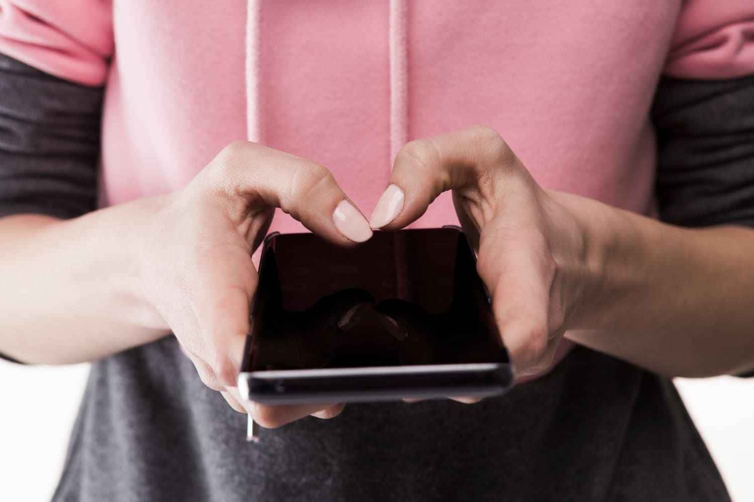 No recente destaque das redes sociais, a enfermeira e criadora de conteúdo Jen Hamilton compartilhou uma situação constrangedora envolvendo seu filho e um colega médico no TikTok.