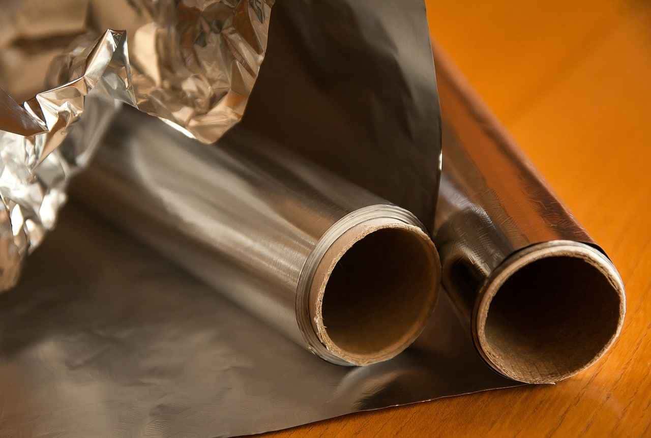 Descubra o segredo do papel alumínio: alívio instantâneo para dores no braço! Enrole e surpreenda-se com os resultados.