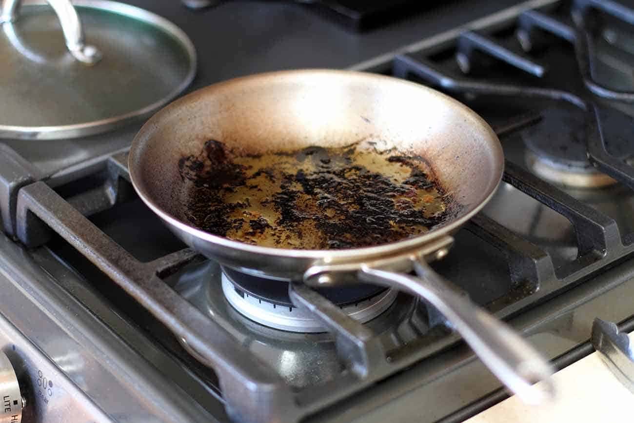 Panela queimada, ADEUS! Fórmula definitiva para limpar