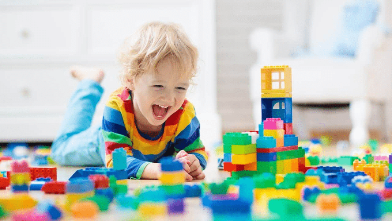 Descubra como organizar brinquedos facilmente e manter sua casa arrumada! Clique aqui e transforme o caos em harmonia.