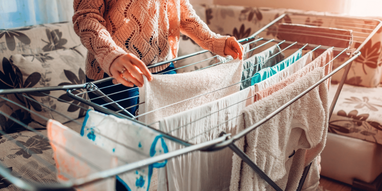 Evite problemas! Descubra por que secar roupa em casa pode ser prejudicial. Saiba mais sobre os riscos e como manter um ambiente saudável.