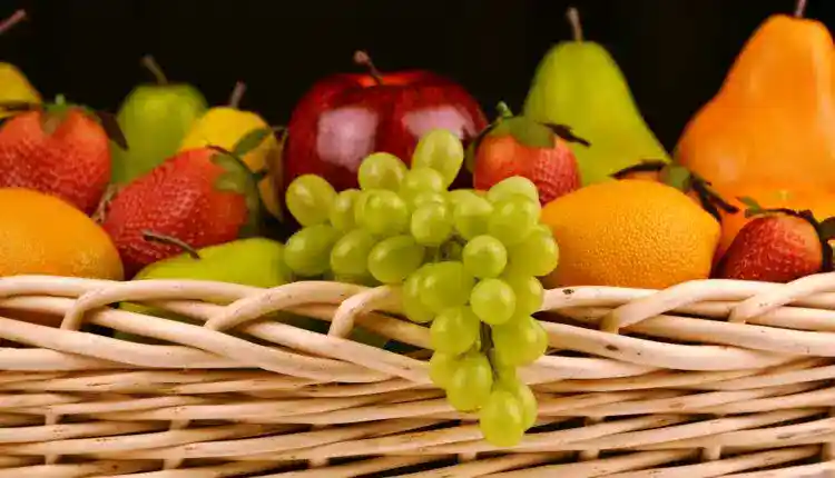 Confira sinais que indicam que você deve comer frutas.