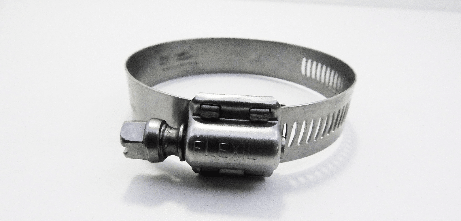 Confira a importância da abraçadeira de metal.