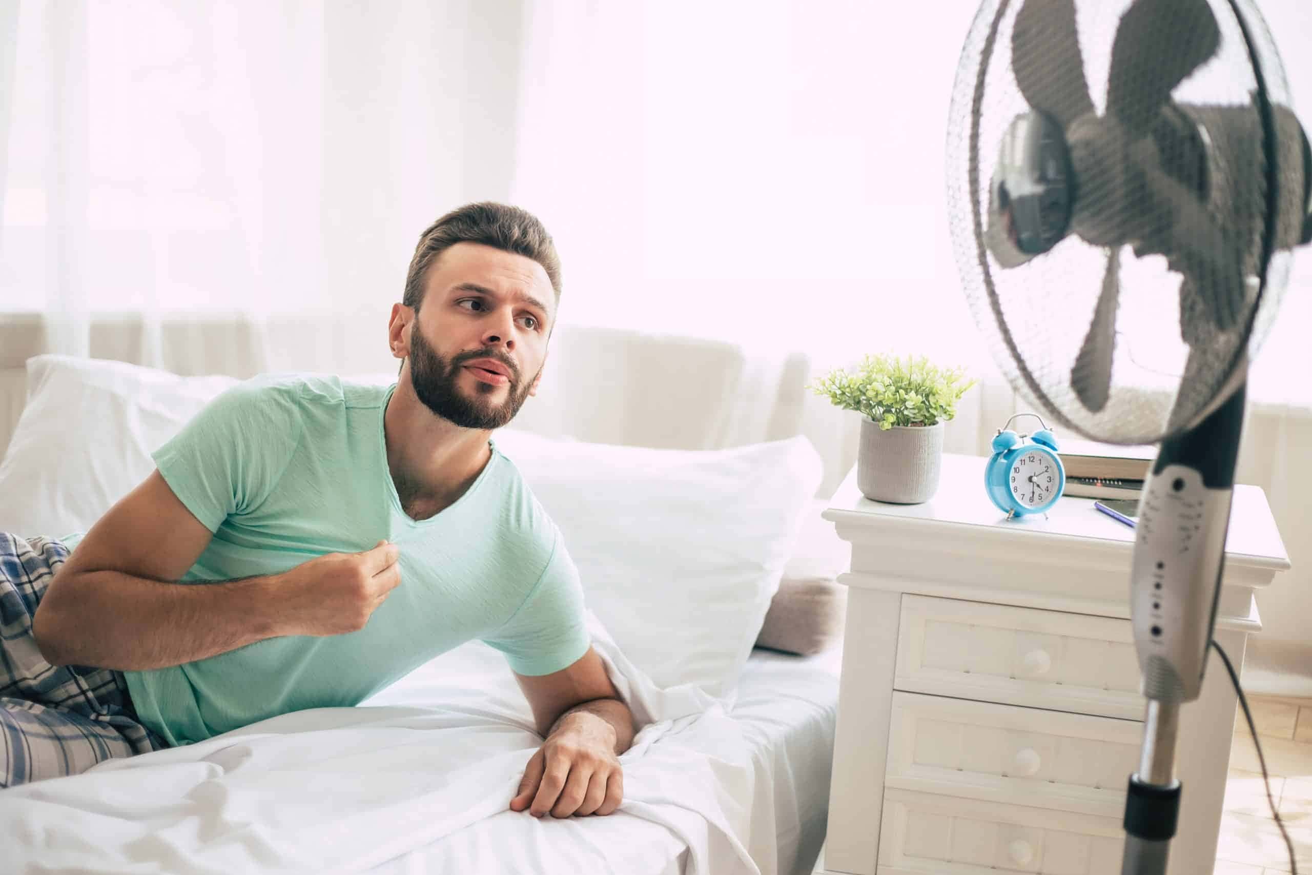 Confira o que ocorre se dormir com ventilador ligado.