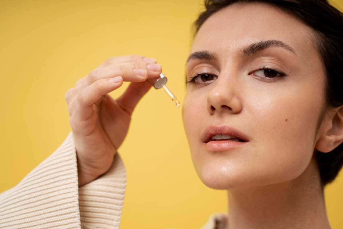 A verdade sobre o sérum facial que promete rejuvenescer a pele