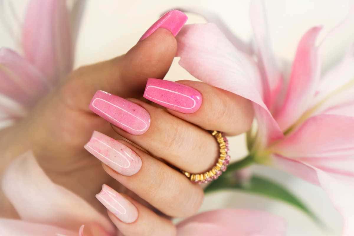 Alongamento de unhas enfraquece as naturais? Veja a resposta dos especialistas