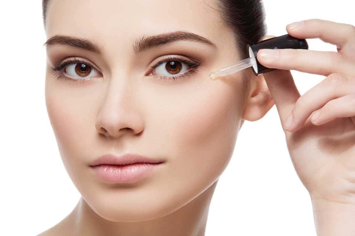 Antes de comprar um sérum facial, leia isso