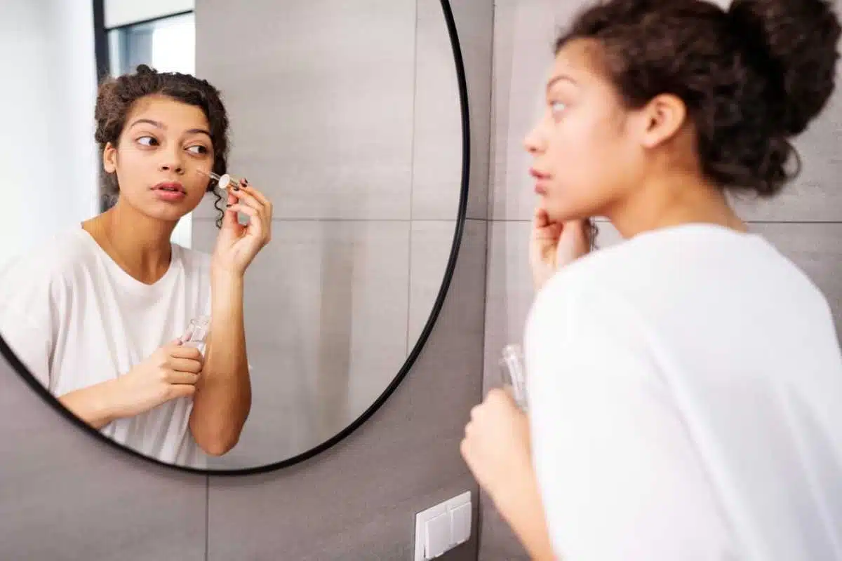 Como Incorporar o Sérum com o Protetor Solar na Rotina de Skincare