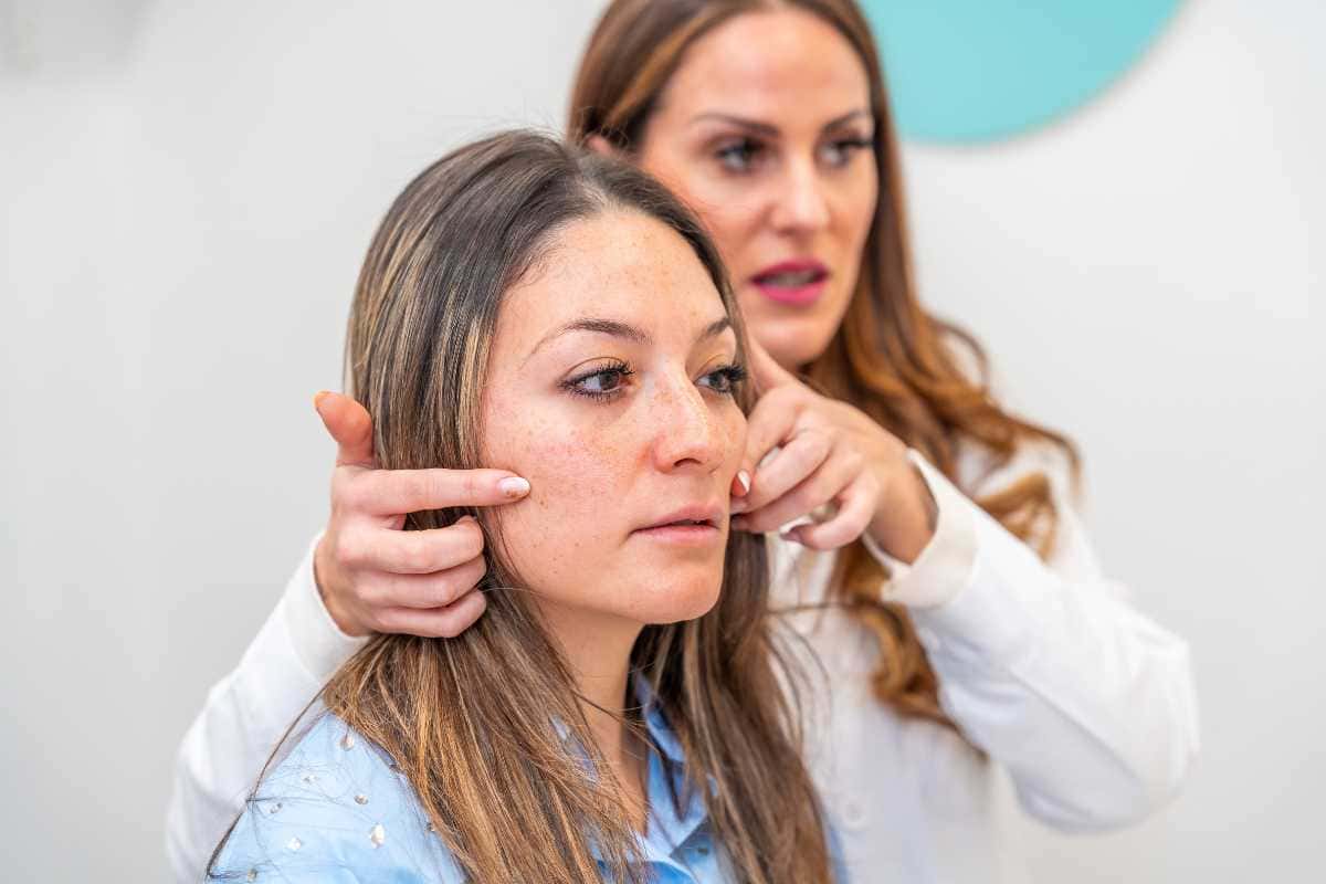 Dermatologistas alertam: pare de usar sérum facial assim