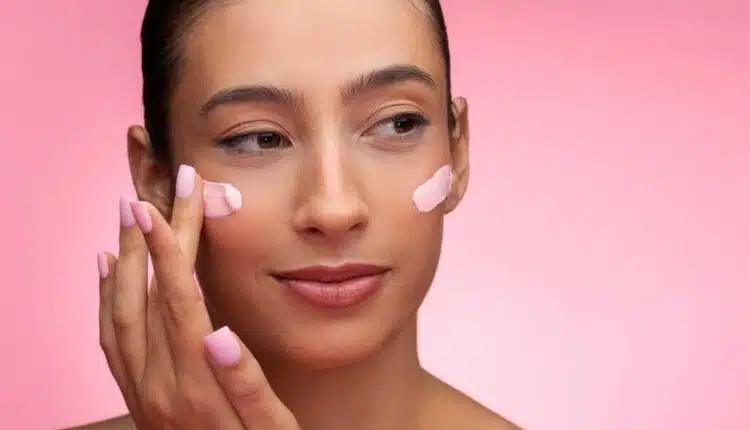 Hidratante antes ou depois do sérum? Veja a resposta dos especialistas