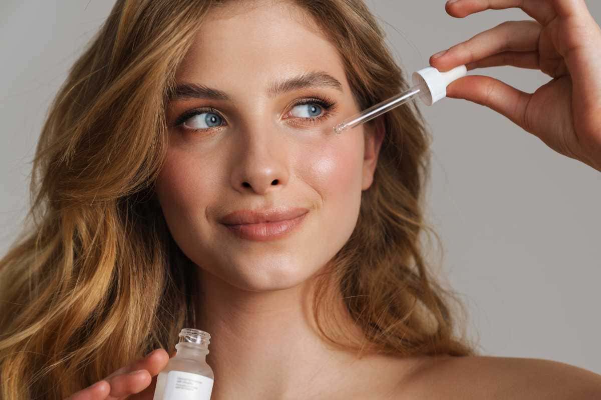 Manchas na pele? Este sérum facial pode ser a solução