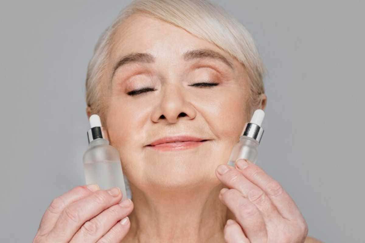 O ingrediente secreto dos melhores séruns faciais anti-idade: Descubra a fórmula eficaz para pele jovem