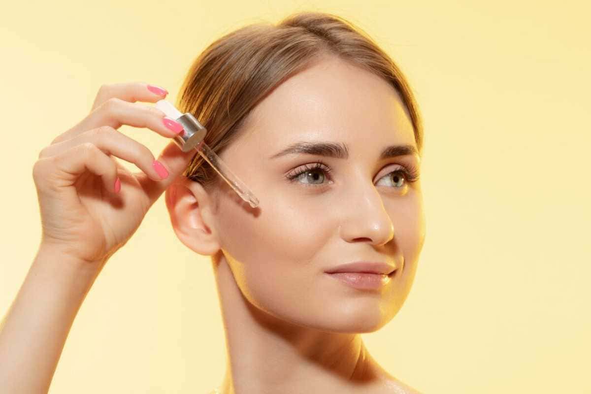 O sérum facial mais potente contra linhas de expressão