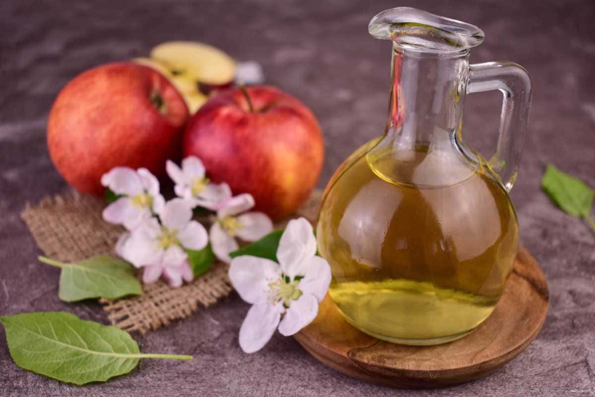 Os benefícios do vinagre de maçã para os cabelos – como usar corretamente para melhores resultados