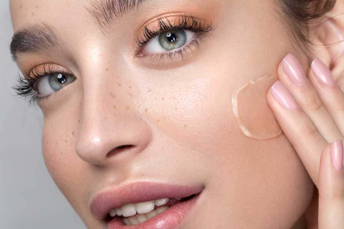 Pele perfeita sem gastar muito? Conheça este sérum facial acessível