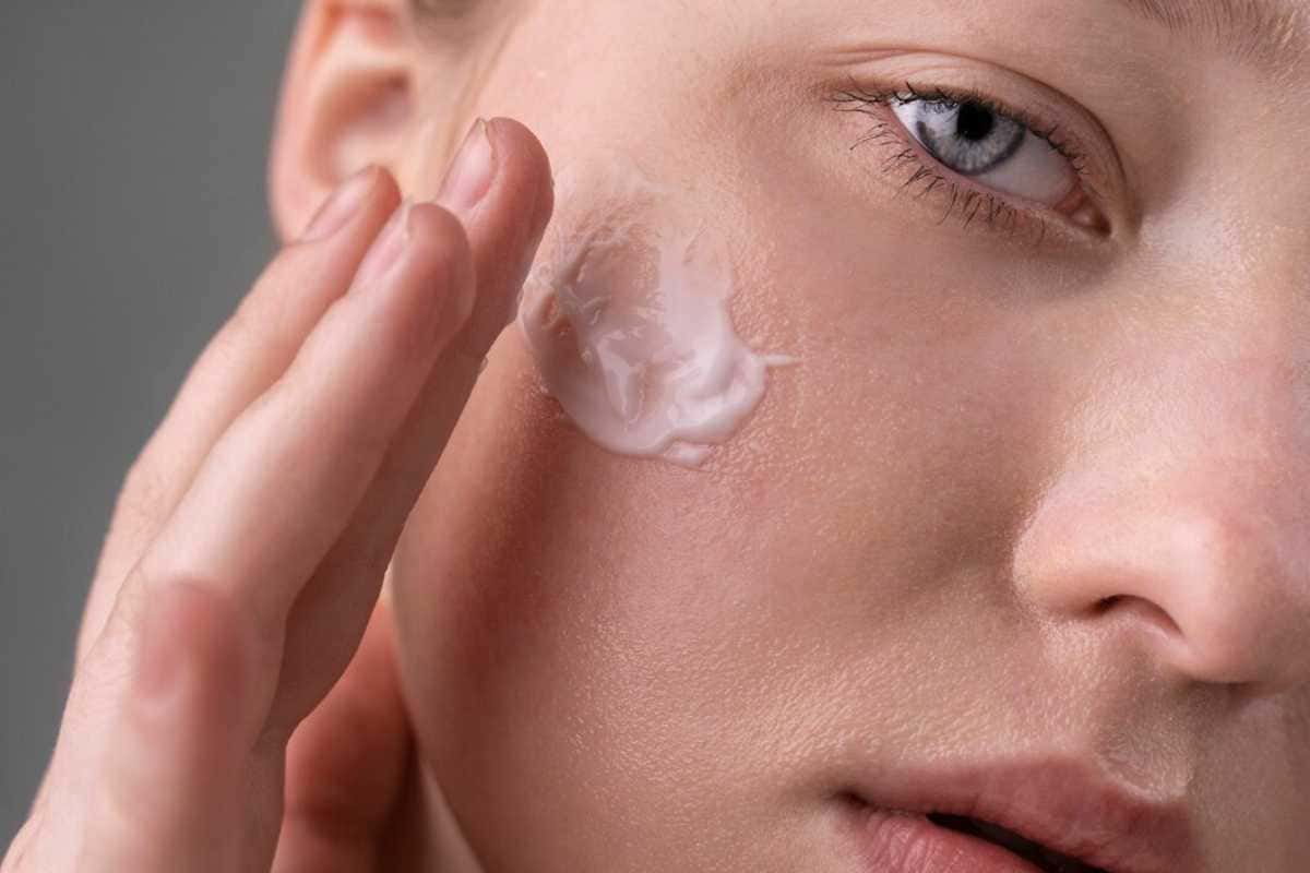 Protetor solar e sérum facial: como usar os dois juntos eficazmente