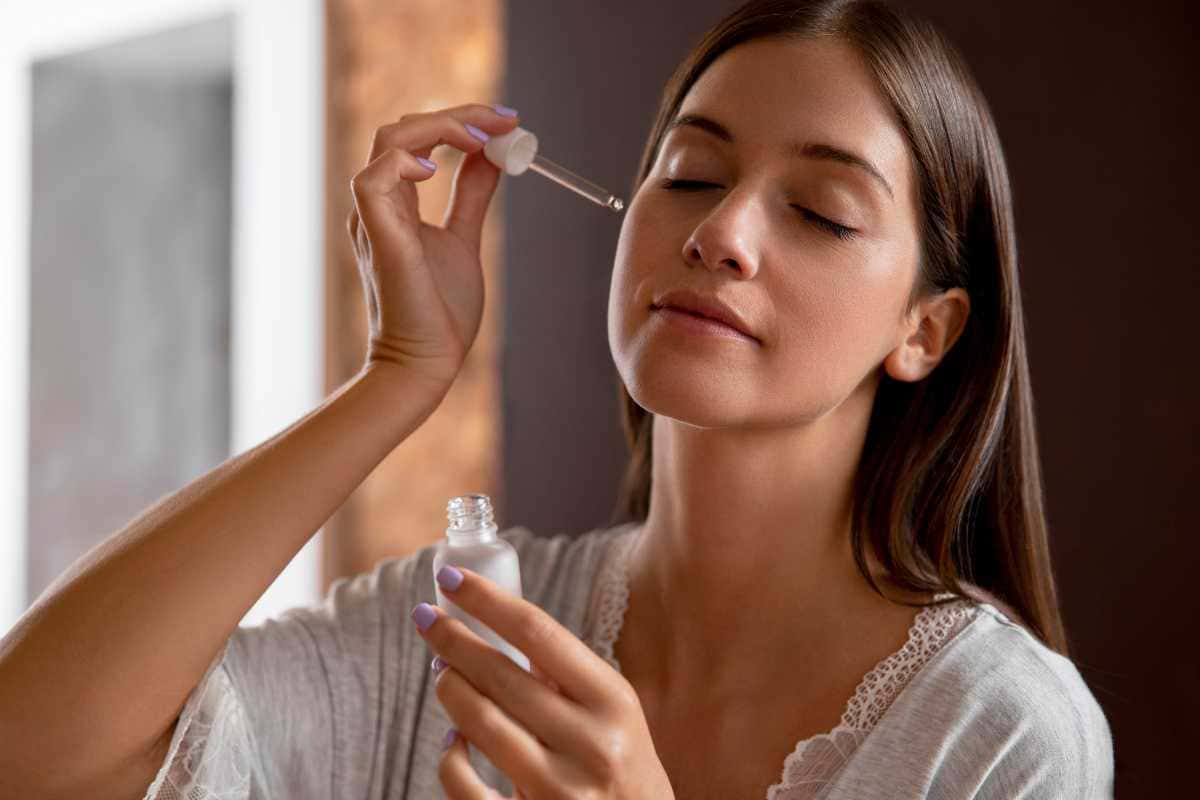Sérum facial com vitamina C: Será que vale a pena?