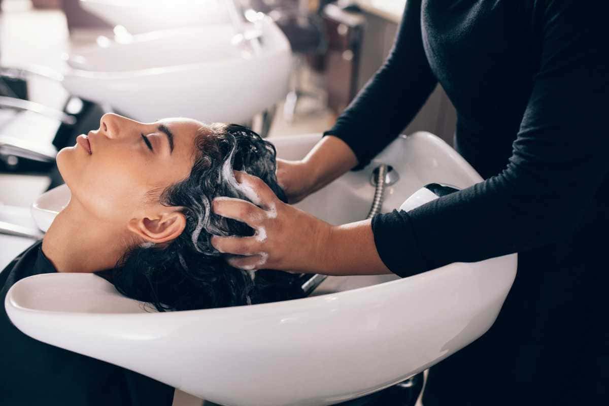 Técnica de pré-shampoo: o segredo para um cabelo macio e protegido e saudável
