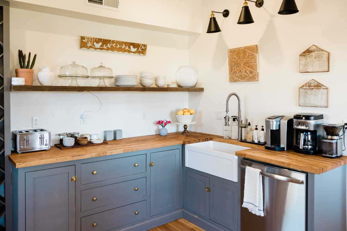 Erros que deixam sua cozinha visualmente carregada e como evitar
