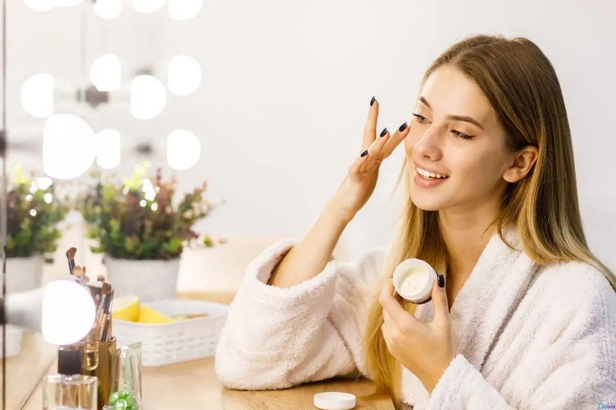 O truque de skincare que maquiadores profissionais usam antes da make