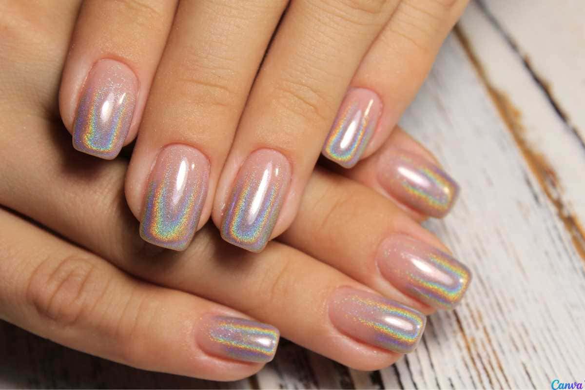 Acabamentos, formatos e inspirações para unhas delicadas em 2025