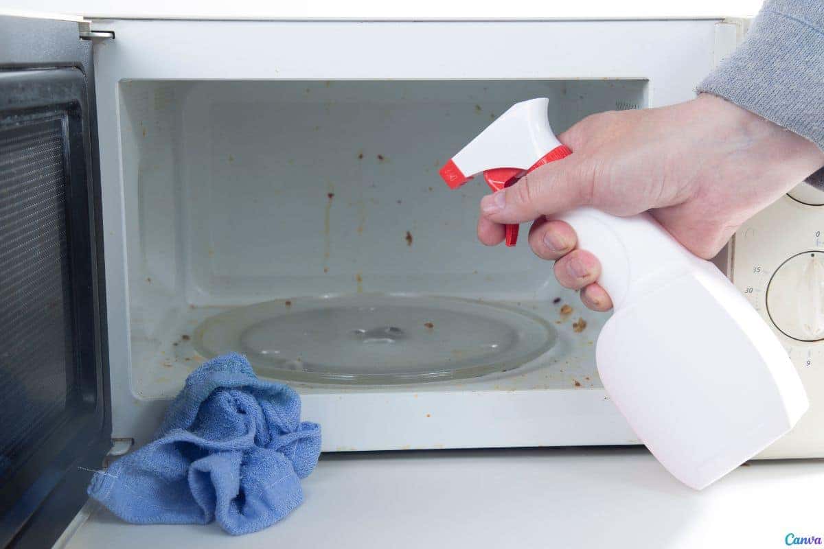 Como deixar o micro-ondas limpo e cheiroso só com um ingrediente
