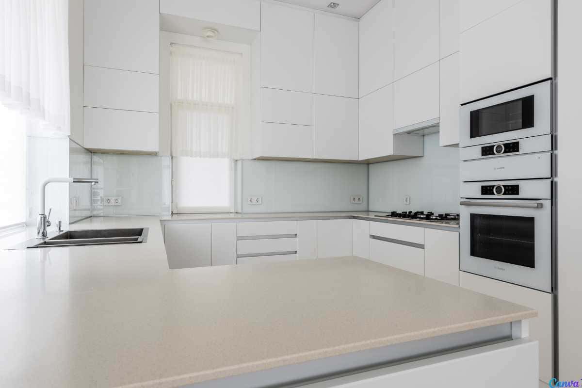 Cozinha provençal: estilo romântico que está voltando com tudo na decoração