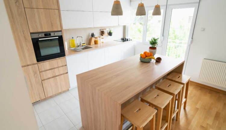 Como aproveitar melhor os espaços da cozinha usando truques de organização simples