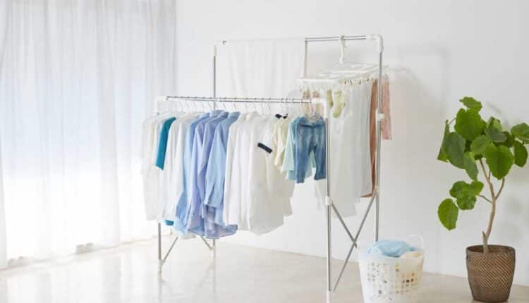 Como secar as roupas mais rápido no inverno usando truques de lavanderia caseira