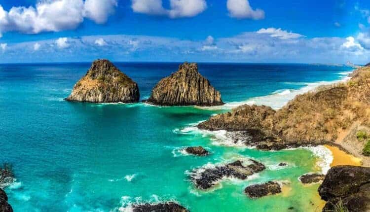 A cidade brasileira que está encantando turistas pelo custo baixo e belezas naturais