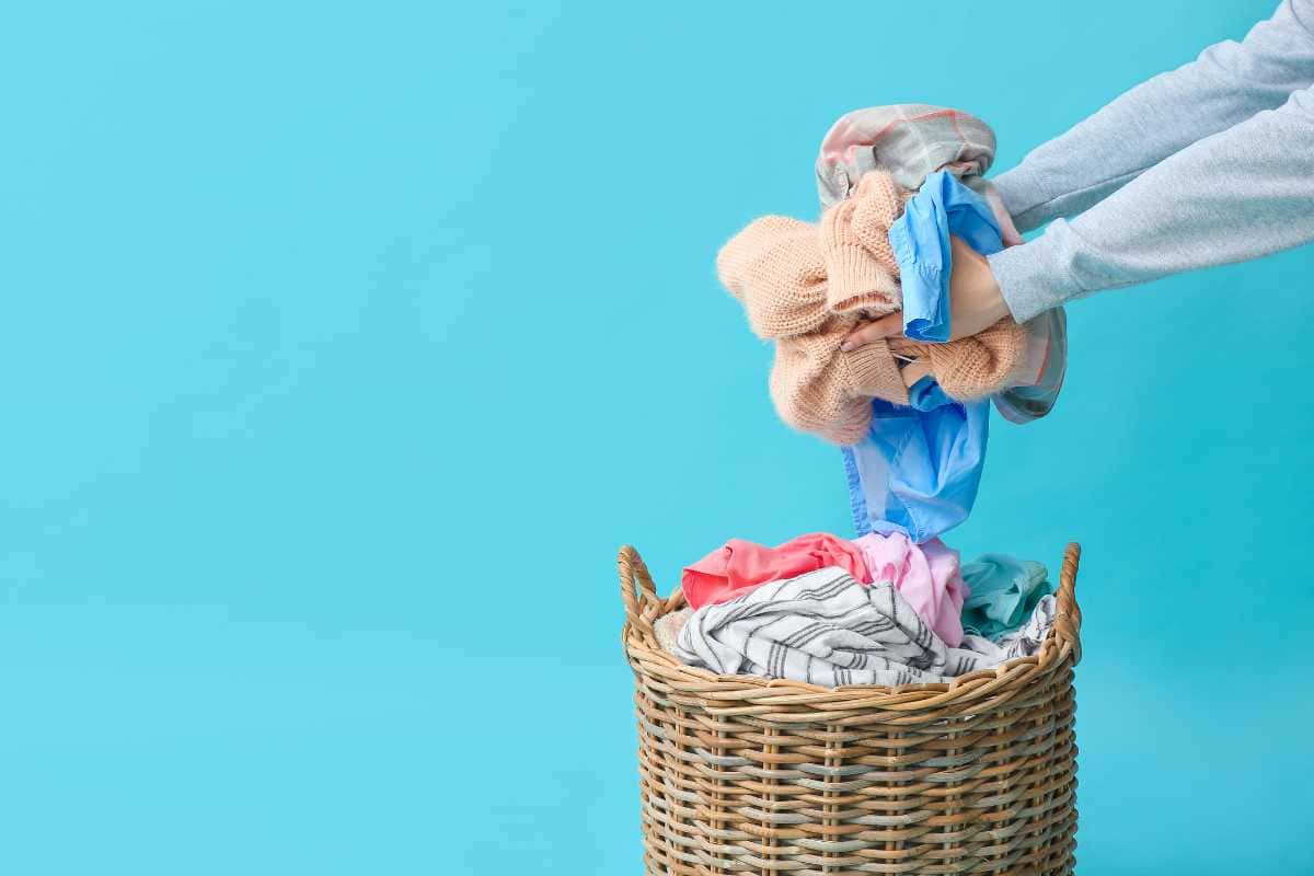 Melhores Práticas para Manutenção e Prevenção de Mofo e Cheiro Ruim nas Roupas Sujas