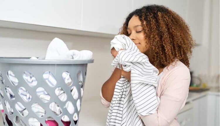 Como prolongar o cheiro bom das roupas lavadas por mais tempo
