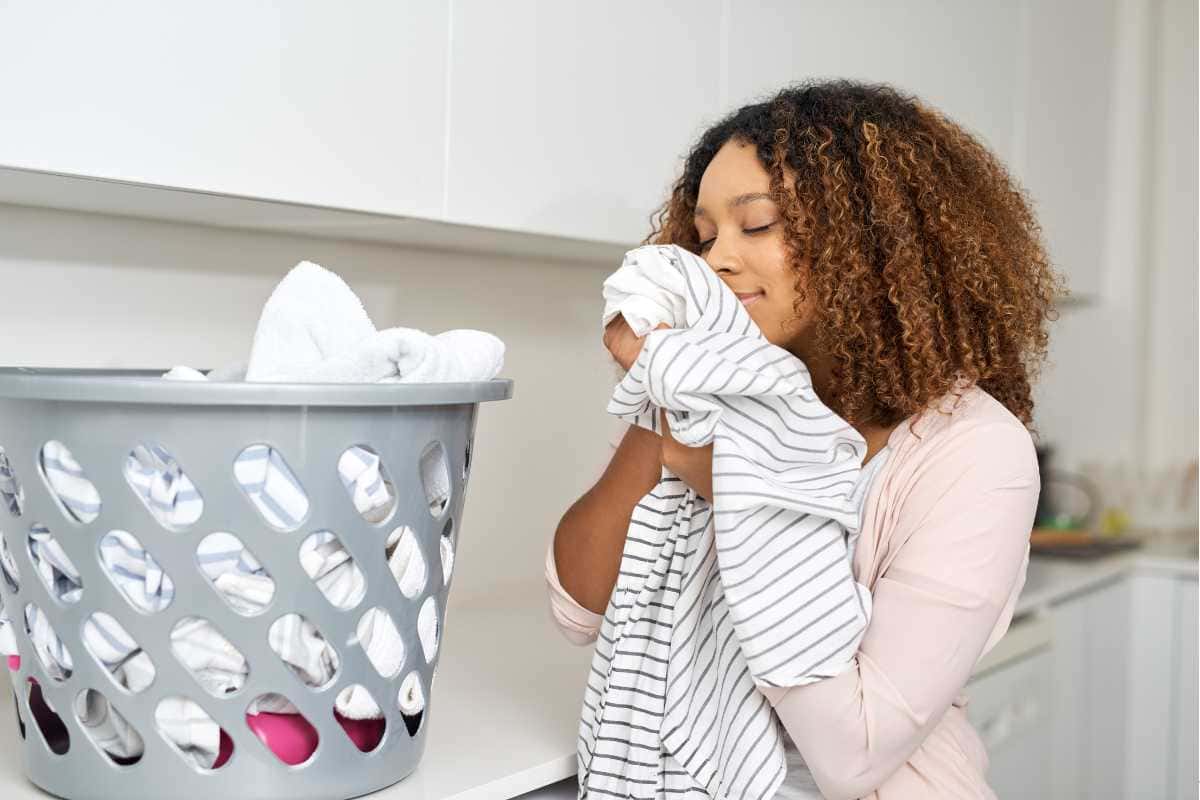 Como prolongar o cheiro bom das roupas lavadas por mais tempo