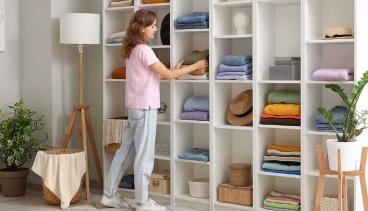 Truque de organização que facilita encontrar qualquer coisa em segundos no guarda-roupa