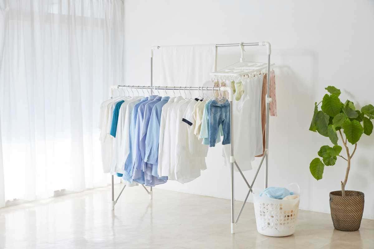 Como fazer a roupa secar mais rápido em dias chuvosos usando truques simples
