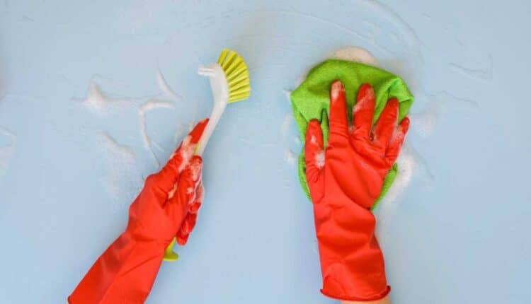 Truque simples para tirar manchas de parede sem precisar pintar de novo