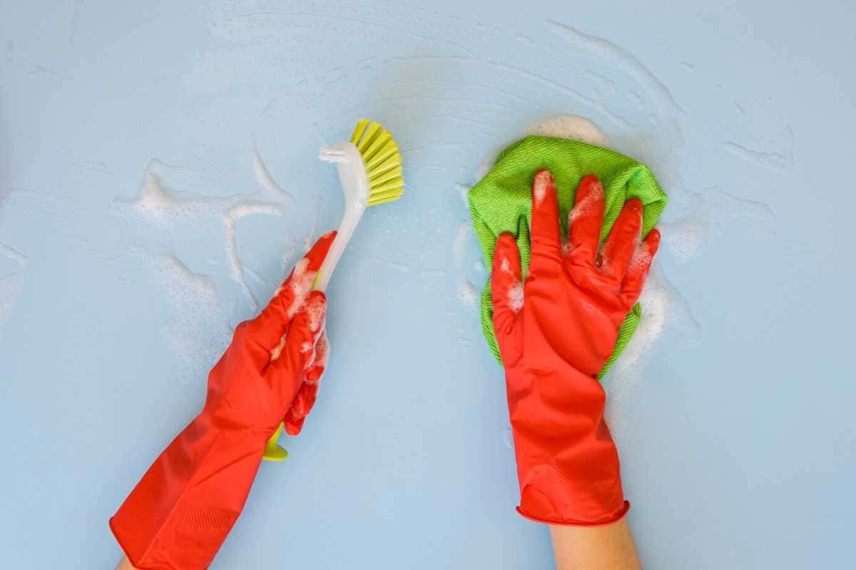 Truque simples para tirar manchas de parede sem precisar pintar de novo