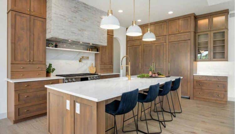 Como escolher a cor certa para deixar a cozinha mais iluminada e elegante