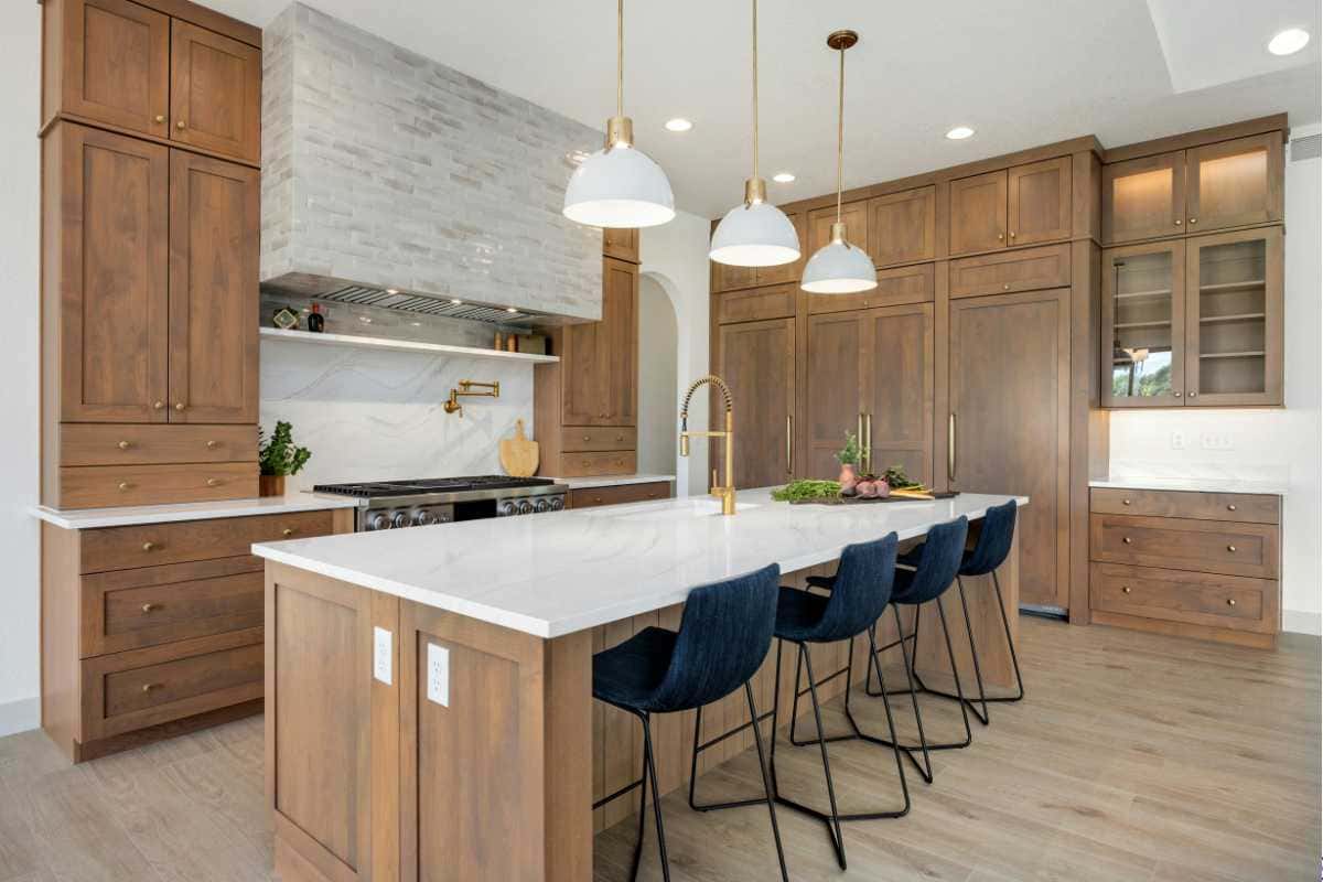Como escolher a cor certa para deixar a cozinha mais iluminada e elegante