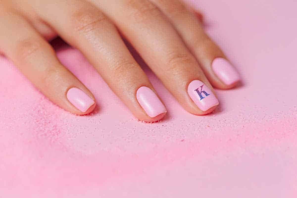 Dicas Práticas e Cuidados com Unhas Minimalistas