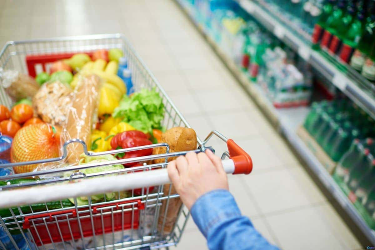 Dicas para economizar nas compras do supermercado sem abrir mão da qualidade