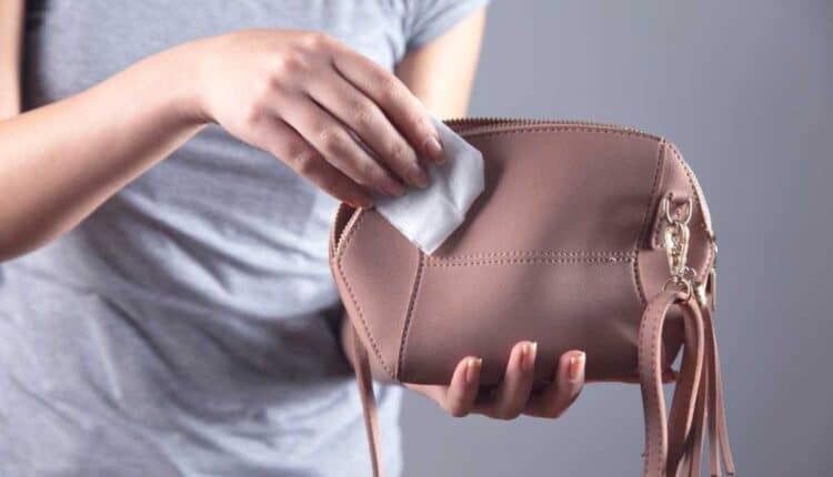 É fácil limpar bolsas de camurça? Veja o que ninguém te conta